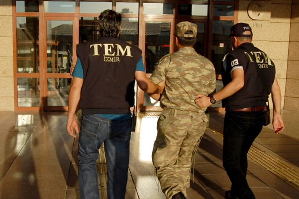 27 asker FETÖ’den gözaltına alındı