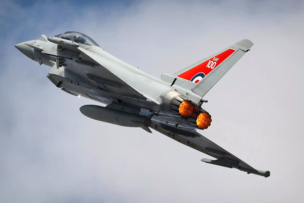 İngiltere, Suriye'deki savaş uçaklarının yarısını geri çekiyor