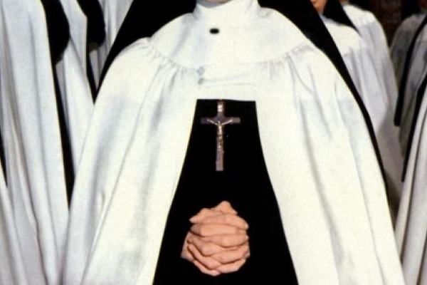 Pedofili ile suçlanan bir rahibe