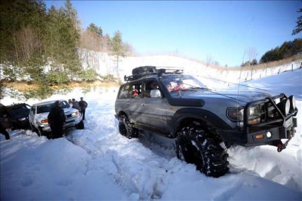 Düzce'de kar safari'si yapan insanlar heyecanlı dakikalar yaşadı