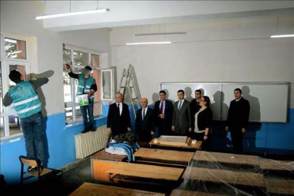 Denetimli serbestlik yükümlüsü mahkumlar okulları yeniliyor