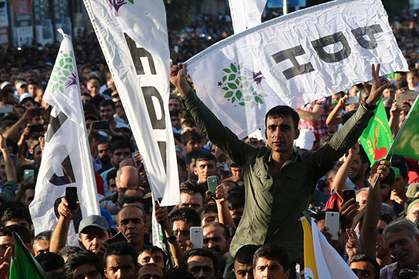 HDP'nin Diyarbakır adayı Mızraklı ile Uyanık