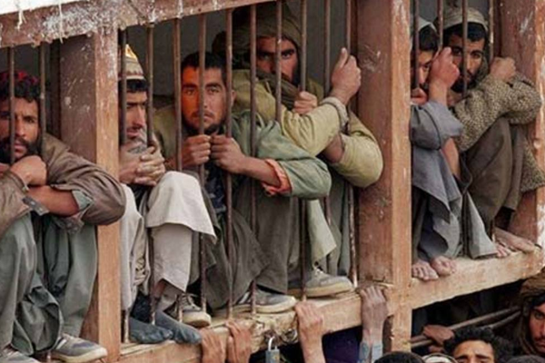 Kalabalık Afrika cezaevlerinde tutuklular sırayla yatmaya devam ediyor