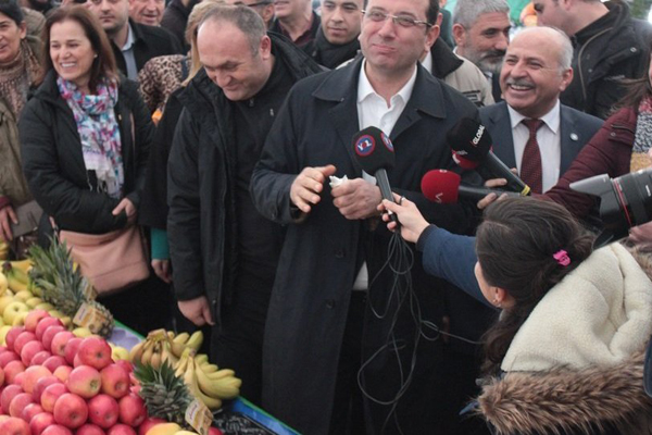 İmamoğlu, semt pazarını gezdi: Göreceksiniz tüm İstanbul bizi tanıdıkça çok sevecek