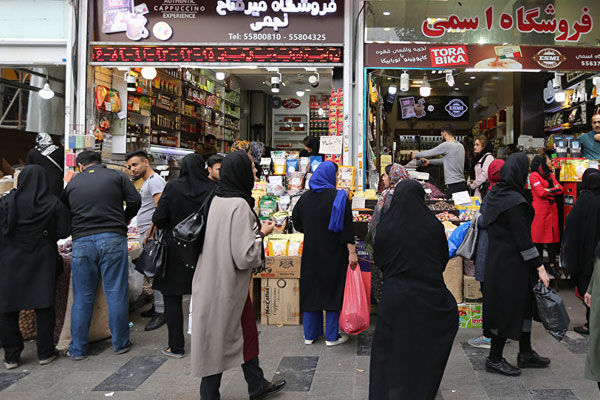 İran'da 66 binden fazla memurun işine son verildi