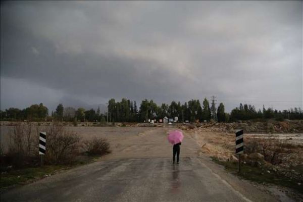 Antalya'da olumsuz hava şartları hayatı olumsuz etkiliyor
