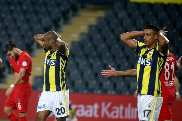 Fenerbahçe'ye çifte şok!