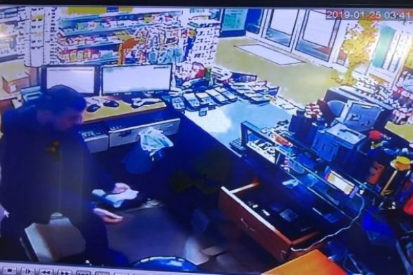 35 saniyede benzinliği soyan hırsız güvenlik kamerasında