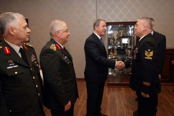 Bakan Akar'dan astsubaylara müjde