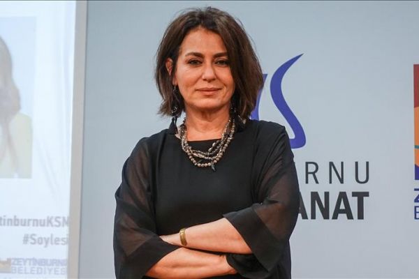 'Ünlü olmaya gelenleri oyunculuk dersine almıyorum'