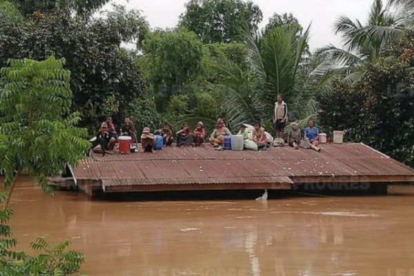 Barajın yıkılmasından sonra kurtarma çalışmaları başladı