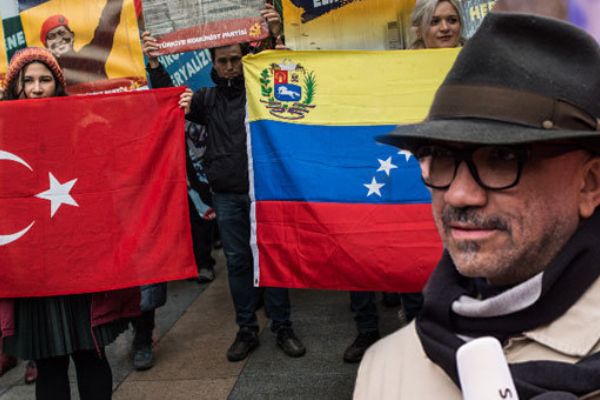 Kadıköy'de Venezuela'ya destek eylemi