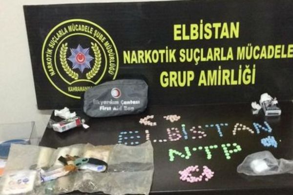 İlk yardım çantasından uyuşturucu hap çıktı