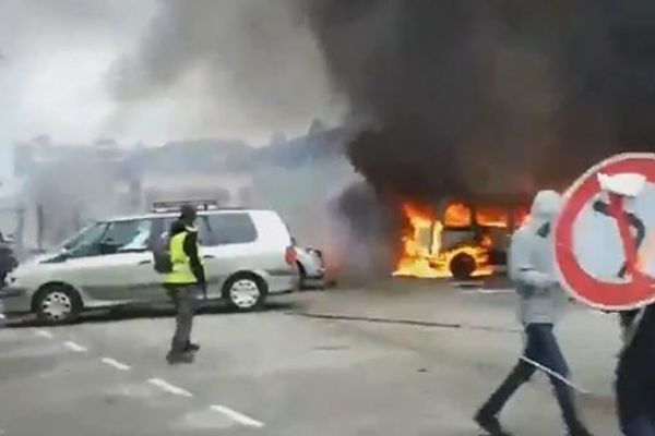 Fransa'da polisten göstericilere sert müdahale