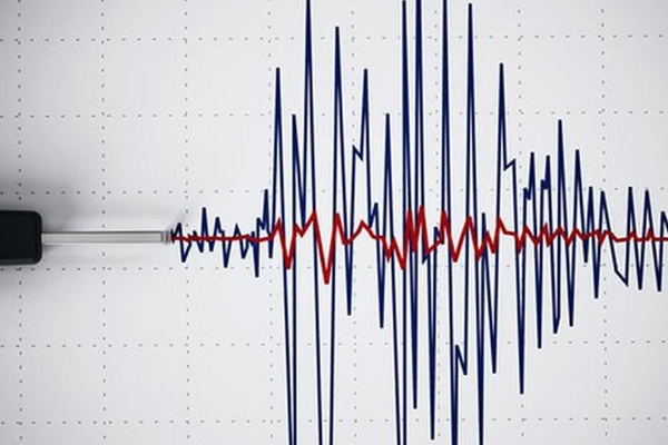 Manisa ve İzmir'de korkutan depremler