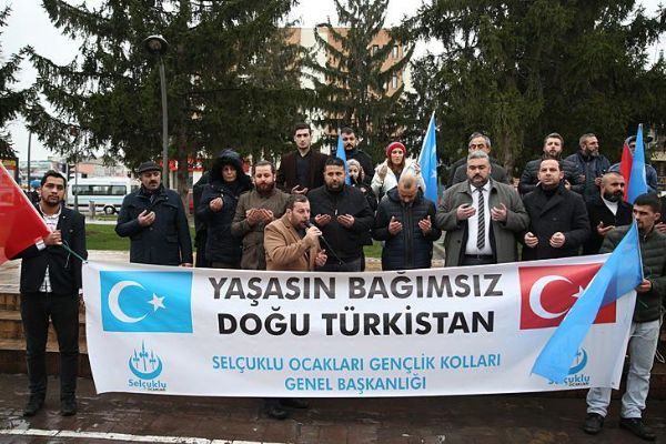 Sakarya'da Çin'in Doğu Türkistan'daki insan hakları ihlalleri protesto edildi