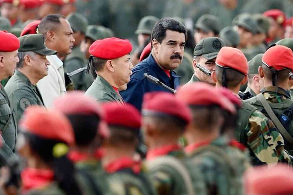 Venezuela'da taraflar orduyu yanına çekmek istiyor