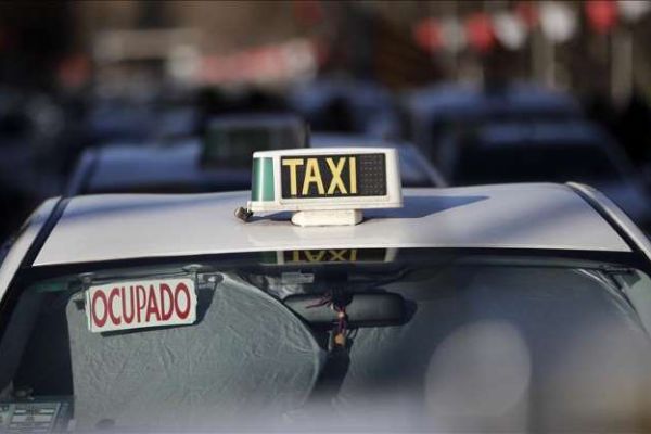 İspanya'da taksiciler süresiz grev başlattı