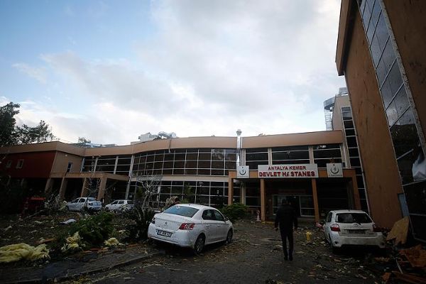 Hortumda zarar gören hastane hizmet vermeye başladı