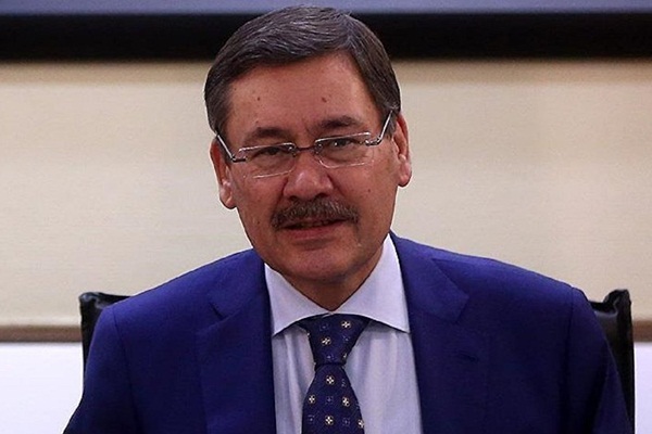 Gökçek: Özhaseki Mercedes, Mansur Yavaş Murat 124