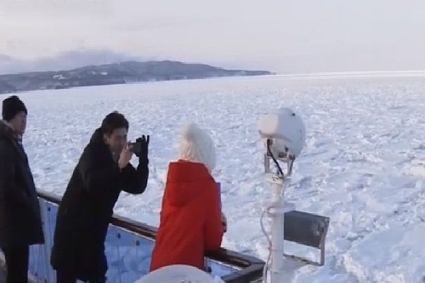 Japonya'da buzullar arasında gemi gezisi