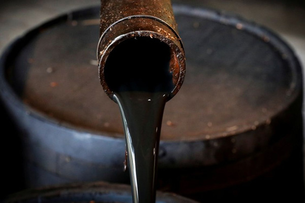 İran borsada 56 dolardan petrol satacak