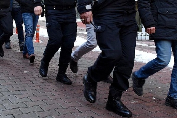 10 muvazzaf subay gözaltına alındı