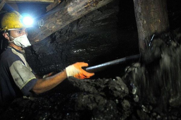 Somalı madencinin kadro sevinci