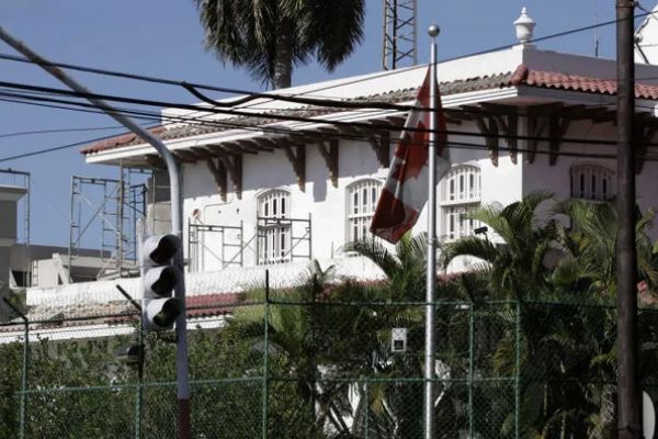 Büyükelçilikte 'gizemli beyin hastalığı'