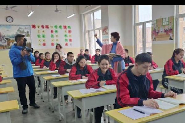 Çin'in toplama kampları ilk defa basına kapılarını açtı