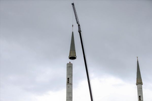 Taksim Cami minareleri tamamlandı