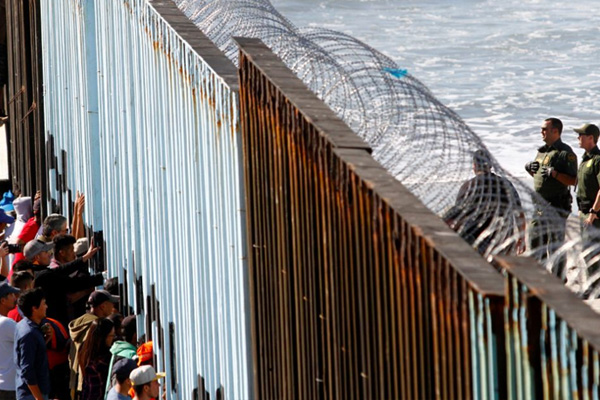 ABD, Meksika sınırına 3 bin 500 asker daha gönderiyor