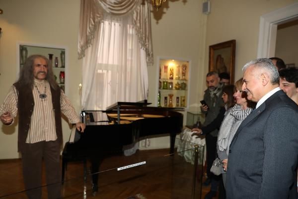 Binali Yıldırım, Barış Manço müzesini ziyaret etti