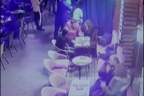 Sokak ortasında önce sevgilisini sonra kendisini vurdu