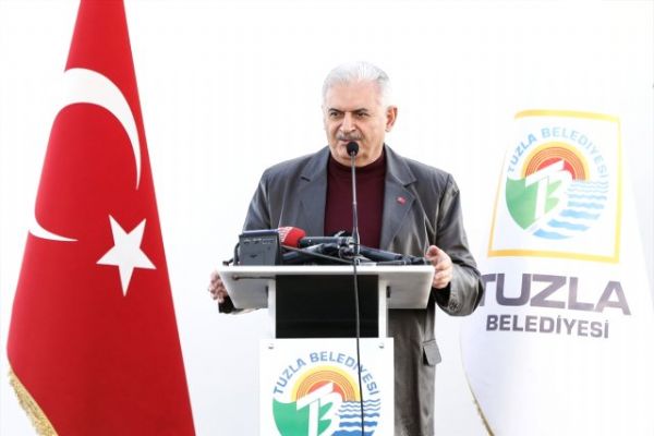 Binali Yıldırım dericilerle kahvaltı yaptı