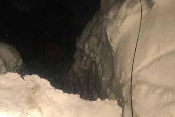 Hakkari'de kar yüksekliği 5 metreyi buldu