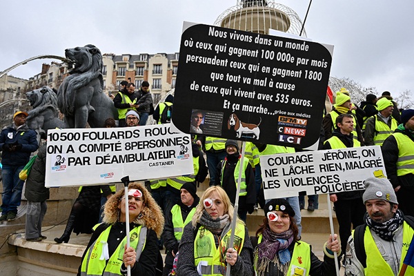 Sarı yelekliler 12. defa sokaklarda