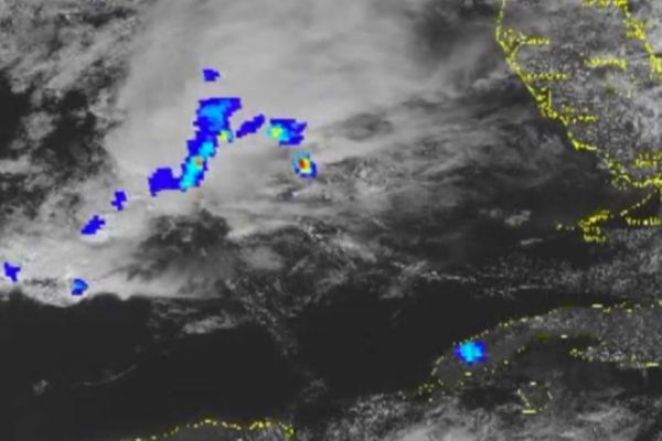 Küba'ya gök taşı düştü