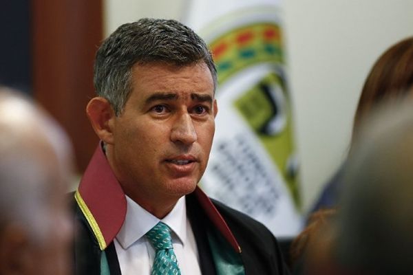 Metin Feyzioğlu'na istifa çağrısı