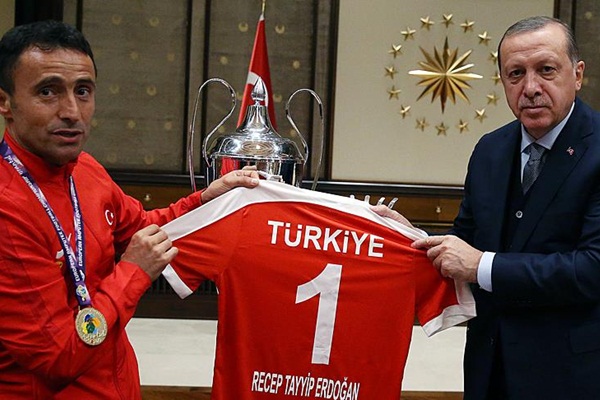 Erdoğan'dan Çakmak'a taziye telefonu