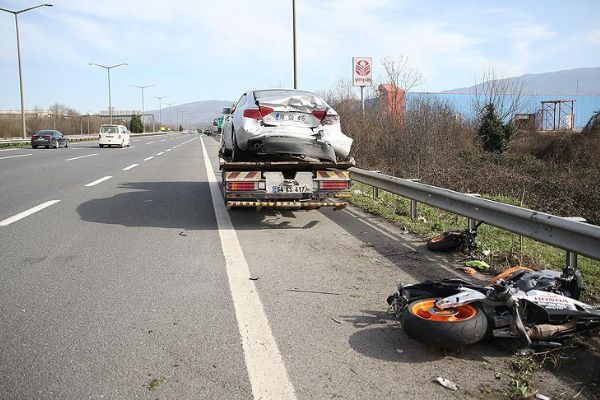 Anadolu Otoyolu'ndaki zincirleme kazada 9 araç birbirine girdi