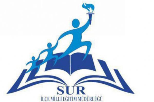 Diyarbakır'ın Sur ilçesinde teröristlerin zarar verdiği okullarda eğitime başlandı