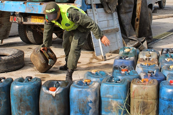 İran’da yakıt kaçakçılığı yapan 15 kişi yakalandı