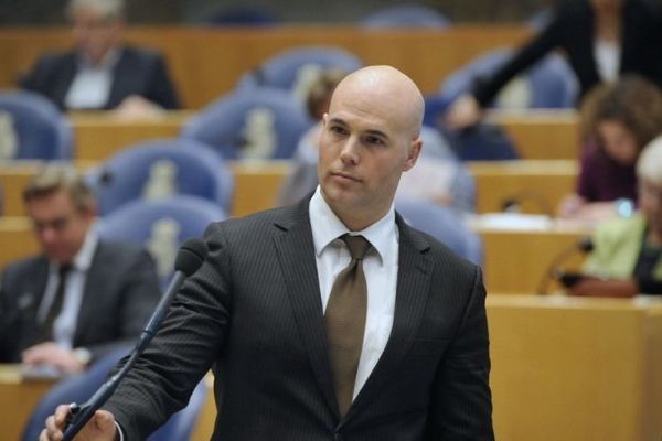 Hollandalı eski PVV milletvekili İslam karşıtı kitap yazarken Müslüman oldu