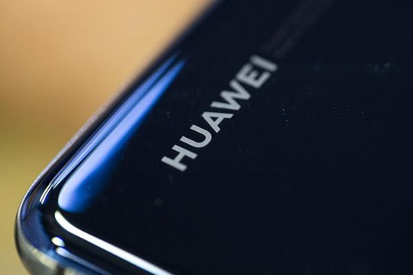 Danimarka iki Huawei çalışanını sınır dışı etti