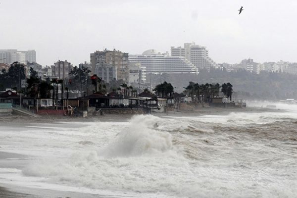 Antalya'nın batı kesimleri için tam fırtına uyarısı