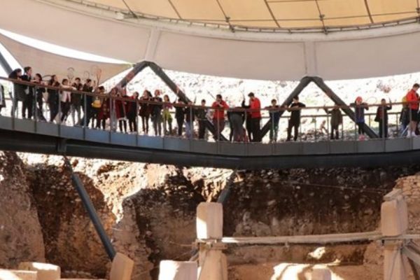 Türkiye'nin bir çok yerinden gelen tenisçiler Göbeklitepe'yi ziyaret etti
