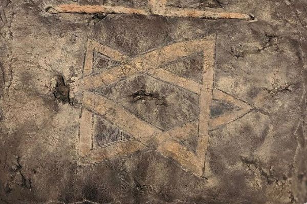 Diyarbakır'da operasyonda 1200 yıllık İncil ele geçirildi