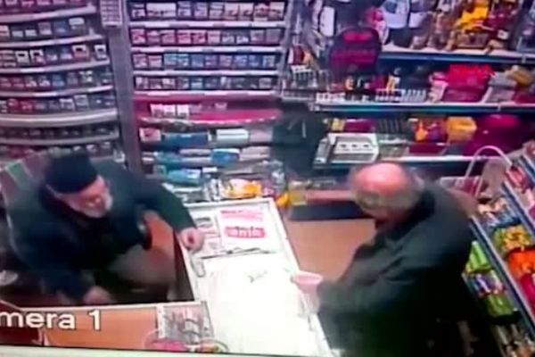 Kendisini dolandırmaya çalışan şahısa yaşlı adamdan 'Osmanlı tokadı'