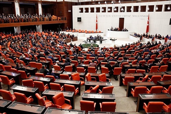 Türk askerinin Aden Körfezi'ndeki görev süresi uzatıldı